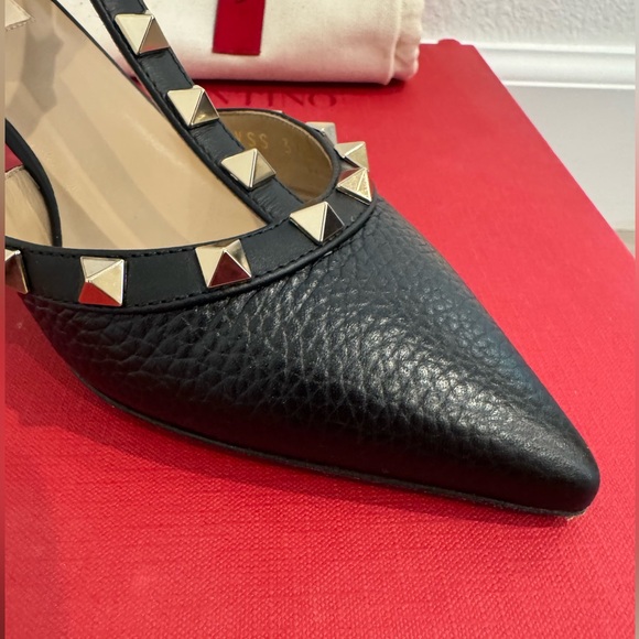 Valentino Garavani Rockstud Cage 65mm in Black and gold hardware - Picture 12 of 17